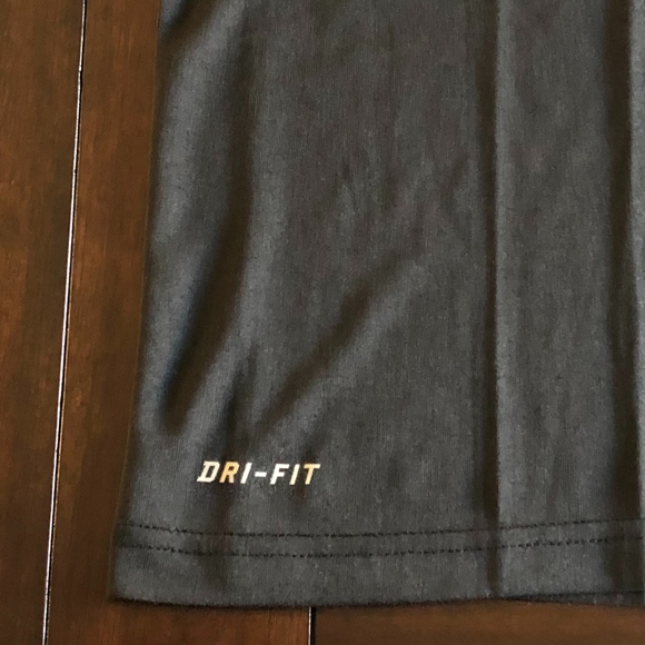 Nike Dri-Fit Performance IOWA HAWKEYES LEGEND LOGO Tee Shirt men’s size S or L - Picture 6 of 8